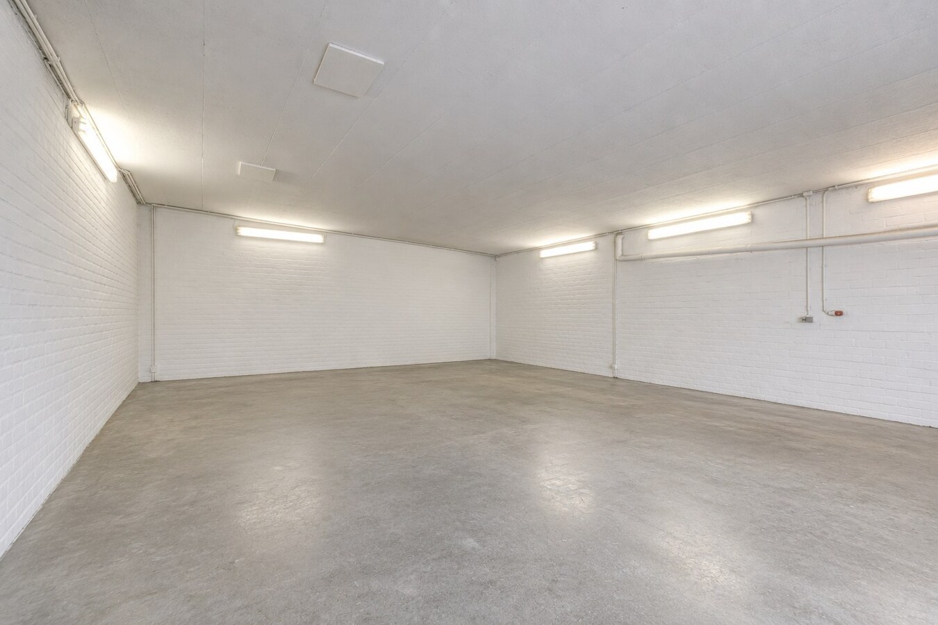 Ruime loods te koop in Wevelgem ! 