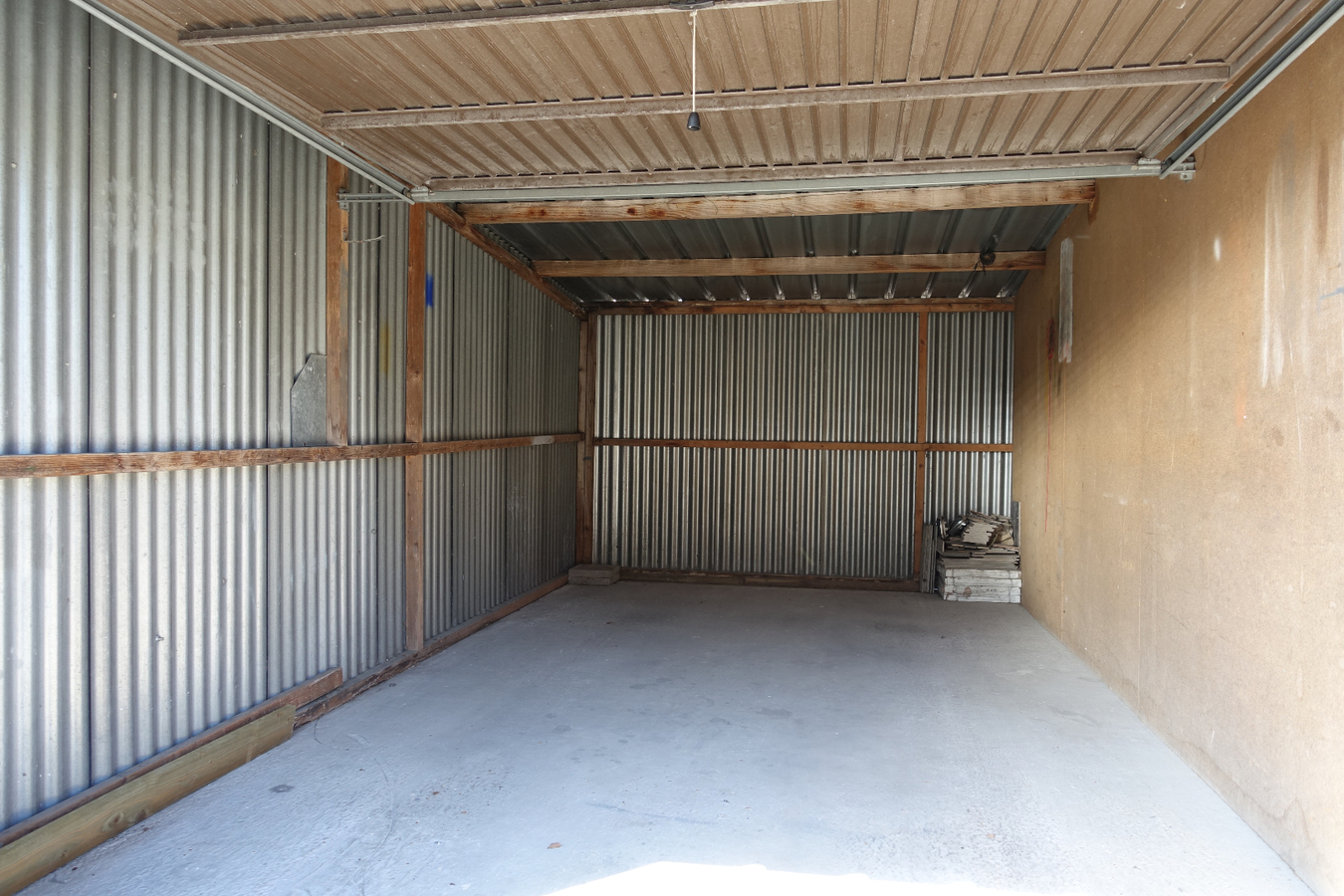 Goed gelegen hoekwoning met gezellige tuin en garage 