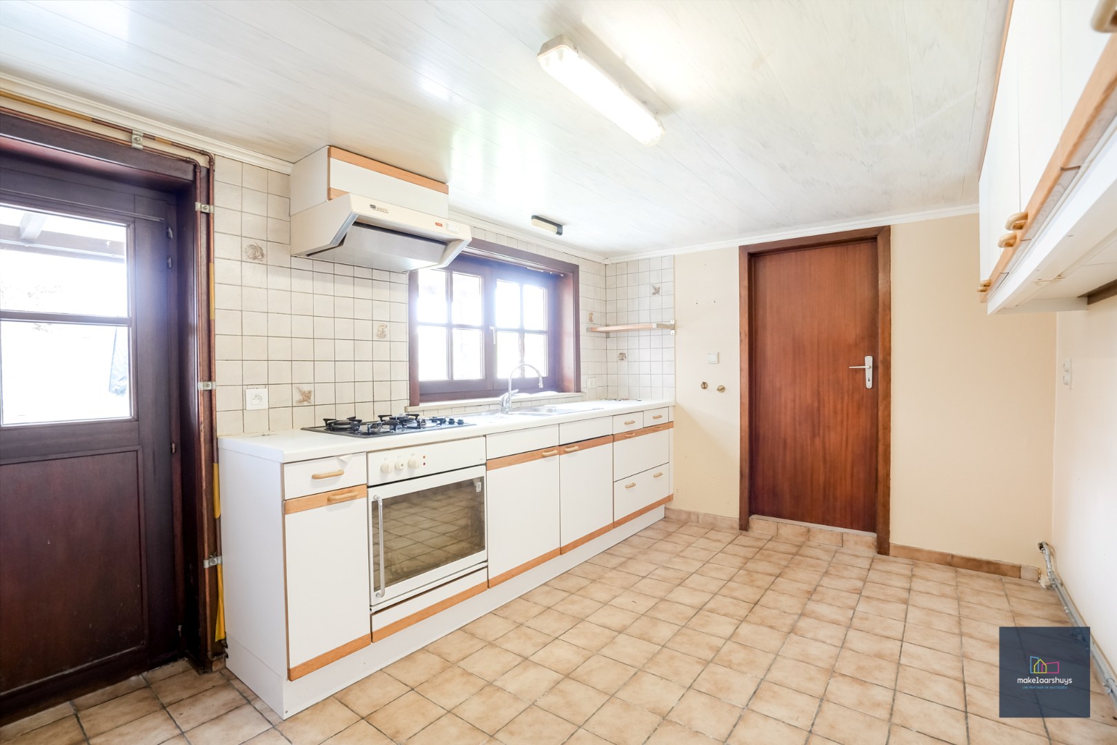 Ruime  halfopen bebouwing  met  zonnige tuin, terras en garage in Waarschoot 