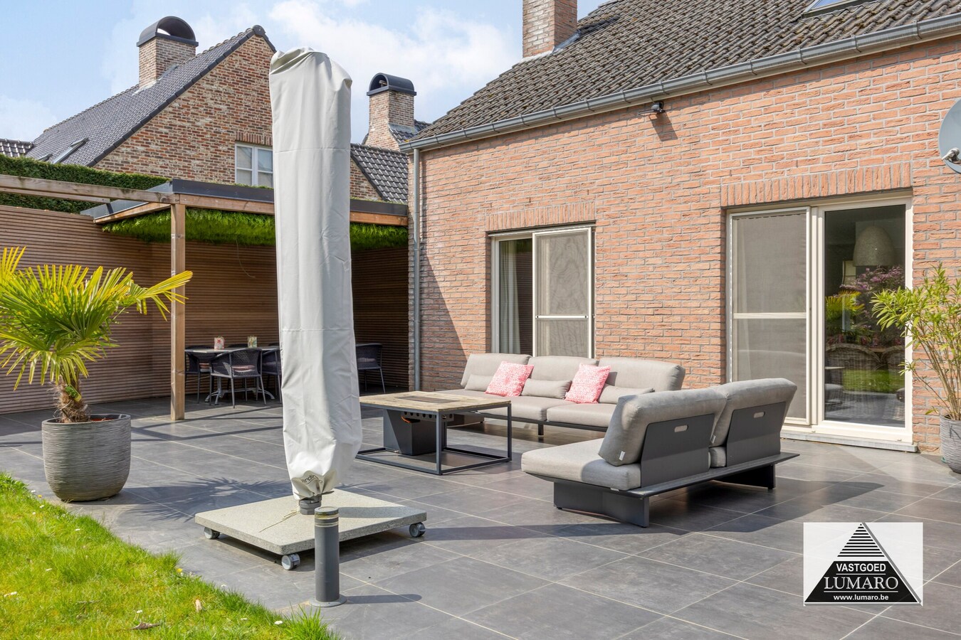 Vrijstaand landhuis op 2.942m². Instapklaar. Energielabel B. 