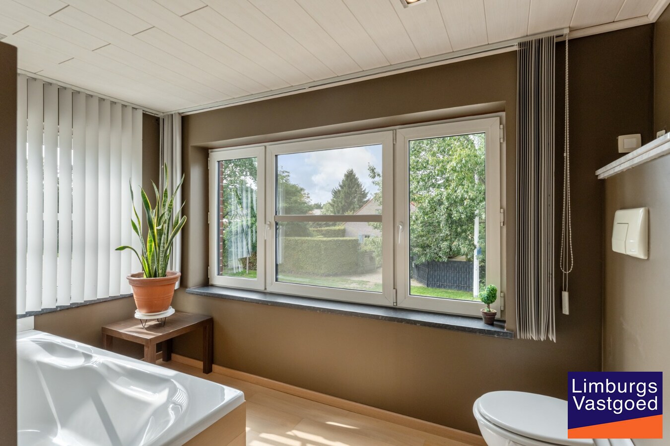 Centraal gelegen woning, 3 slpk, 181 m² bewoonbare oppervlakte, 3a 17ca 