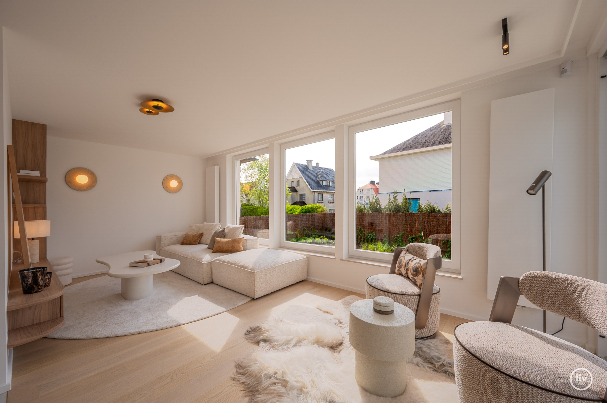 Exclusief gerenoveerde villa op een absolute toplocatie in de Jozef Nellenslaan te Knokke. 