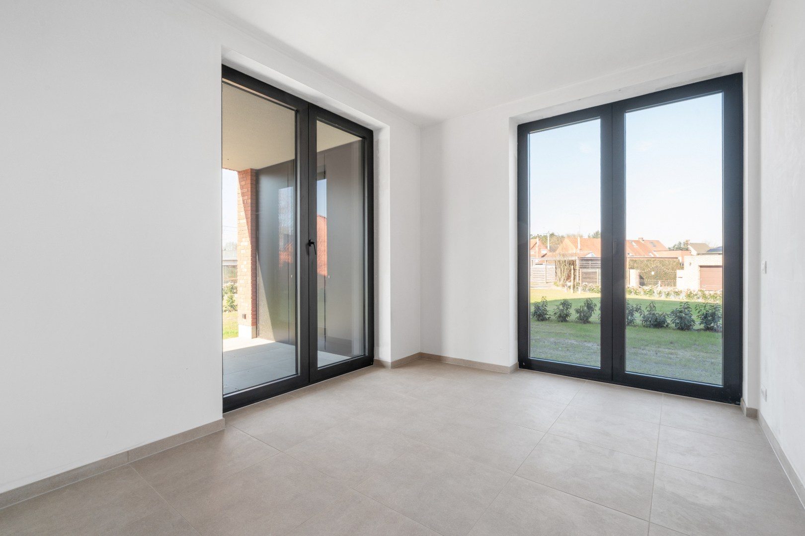 Nieuwbouwappartement met twee slaapkamers, tuin en ondergrondse autostaanplaats te koop in Zulte 