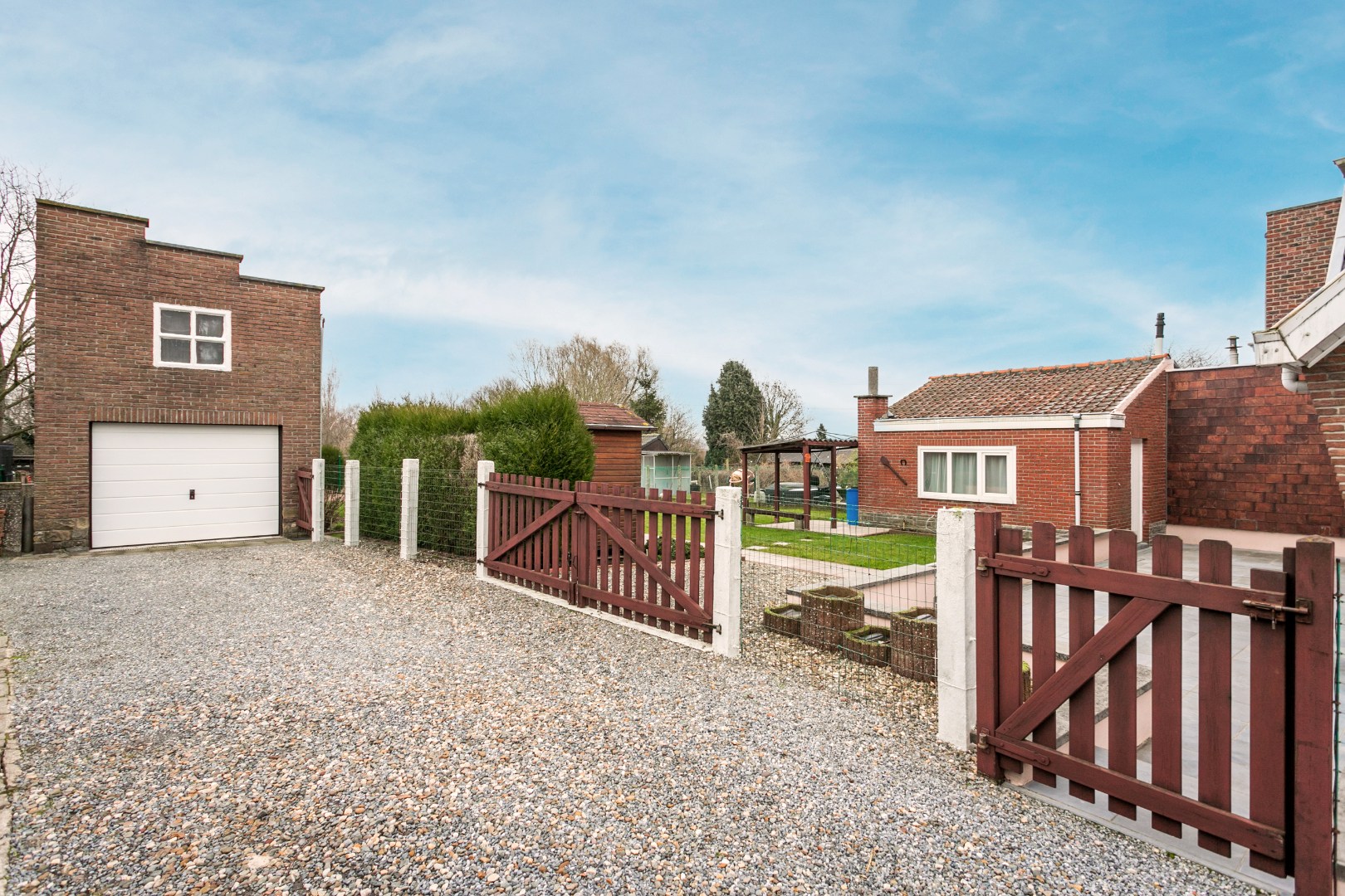 Woning  op 7a80, met 4 slpks, garage en ruime tuin 