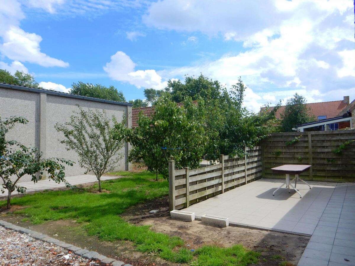 Alleenstaande woning met loods 