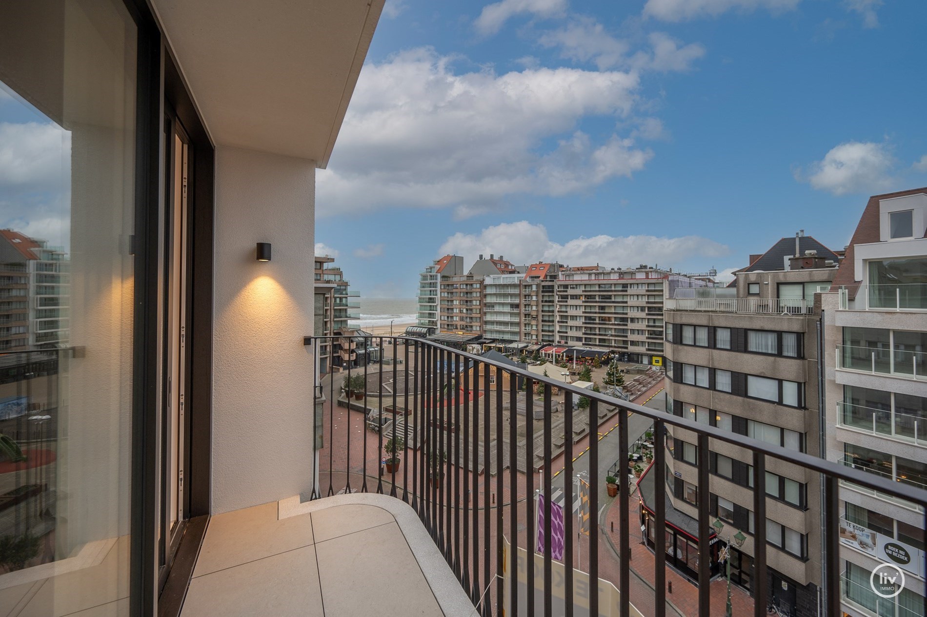 Volledig afgewerkt nieuwbouw app. met aangename zichten  gelegen in het centrum van Knokke. 