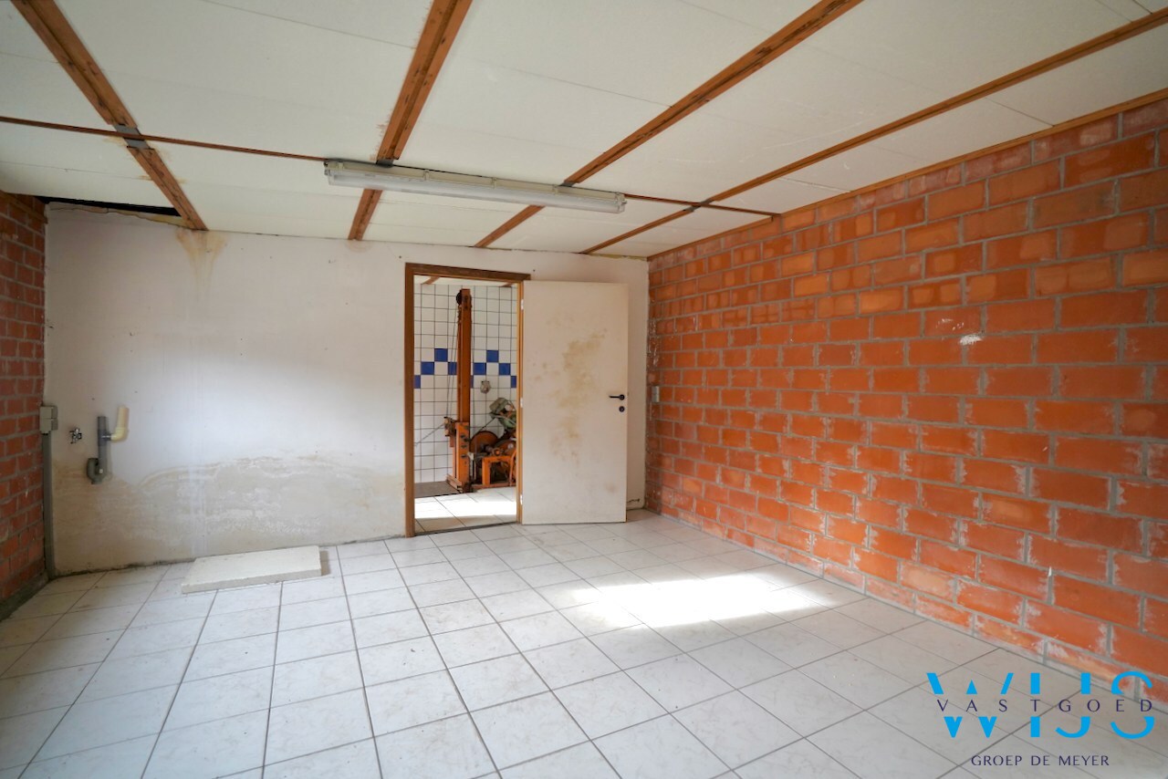 Karaktervolle te renoveren woning op topligging in Assenede! 