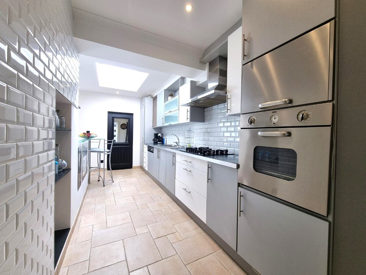 Zeer aangename woning met dubbele parking en mooi terras te Heist 