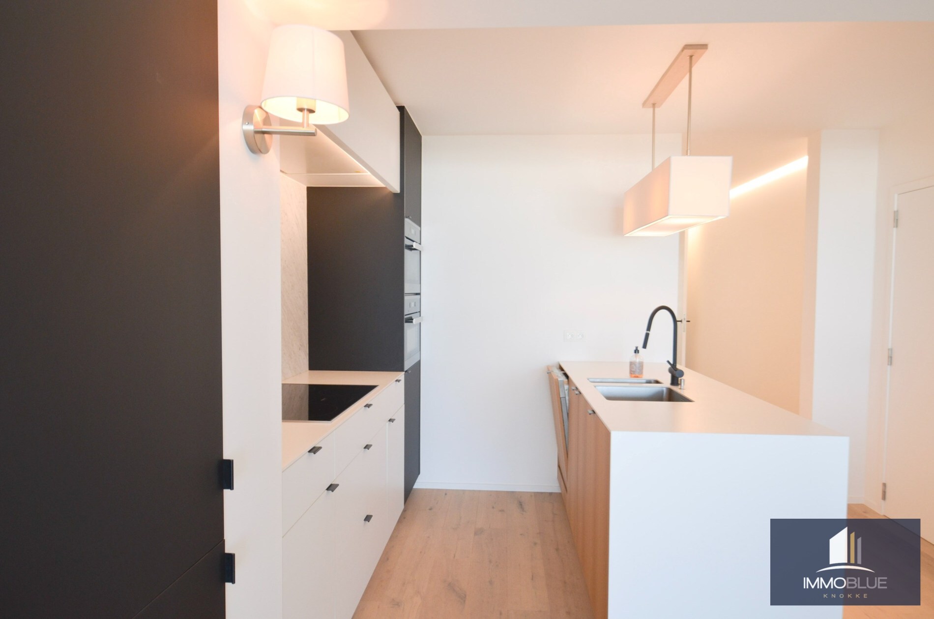 Stijlvol, recent gerenoveerd appartement met frontaal zeezicht. 