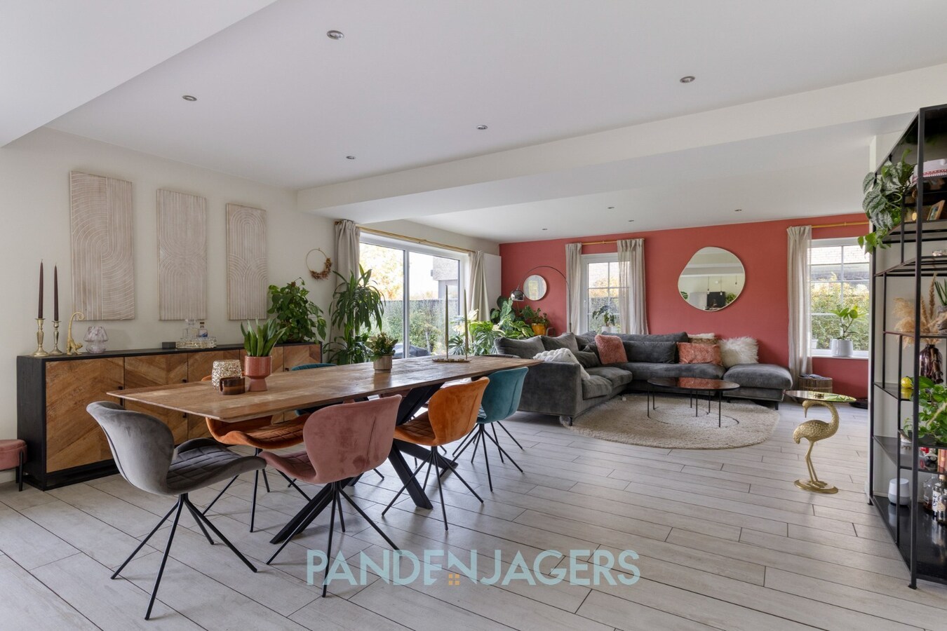 Recente energiezuinige woning met 6 slaapkamers, laadpaal en ruim perceel 