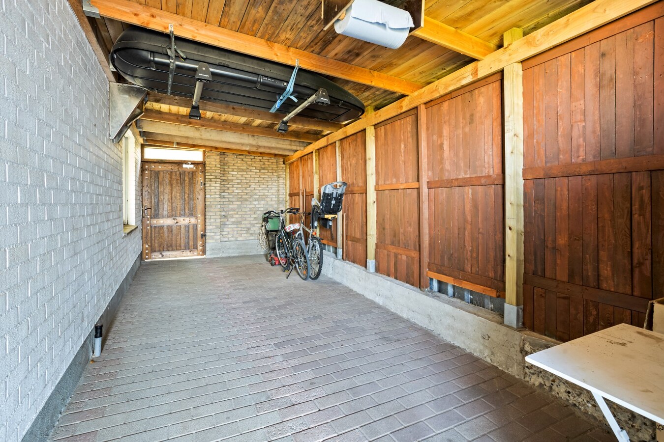 Prachtig gelegen halfopen woning met garage en prachtige landelijke verzichten. 