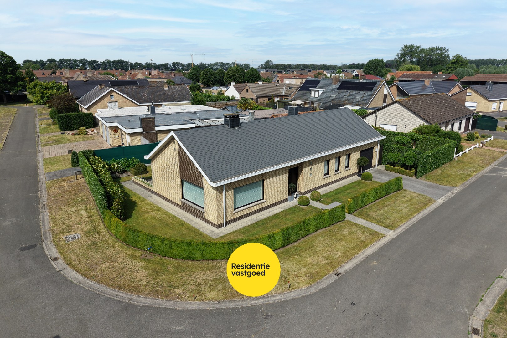 Verzorgde bungalow met 3 slpks op 571m² in rustige woonwijk te Varsenare 