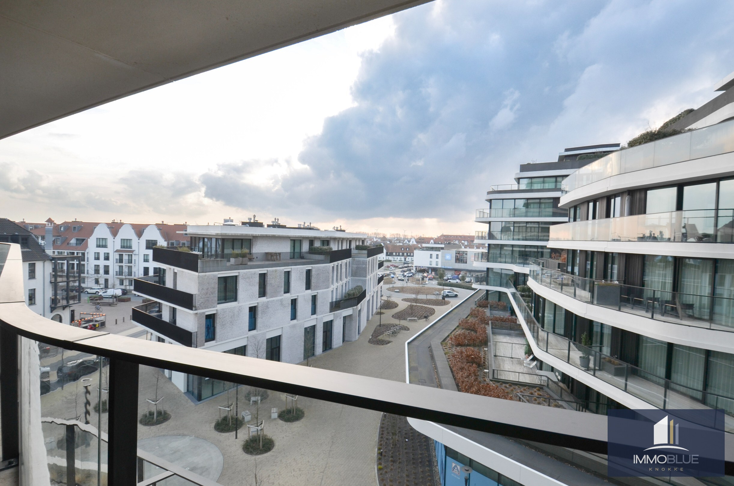 Stijlvol appartement met een ruim zonnig terras gelegen in The Tower. 