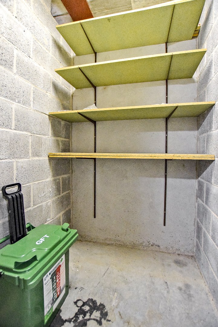 Instapklaar lichtrijk dakappartement in hartje Veurne (61m²) 