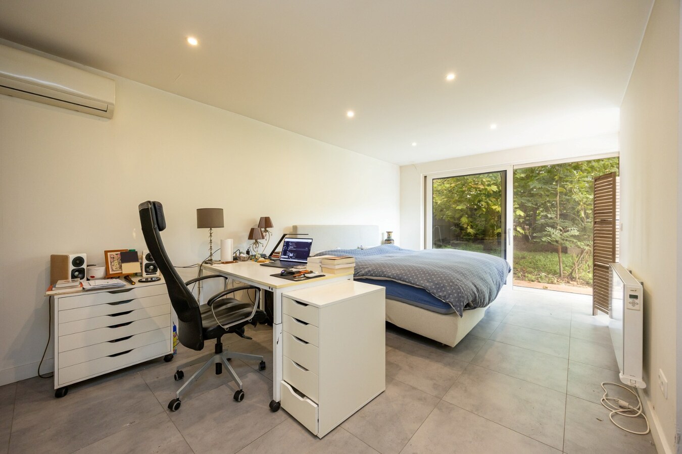 Zeer ruime woning (8 slpk + 8 badkamers) op een perceel van ca. 1.522 m² te Wijnegem/grens Schilde 