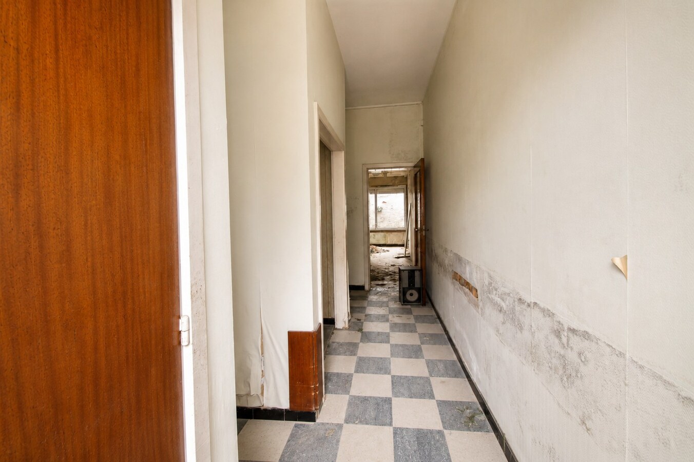 Volledig te renoveren woning met 3 slaapkamers op een toplocatie in het centrum van Sint-Niklaas! 