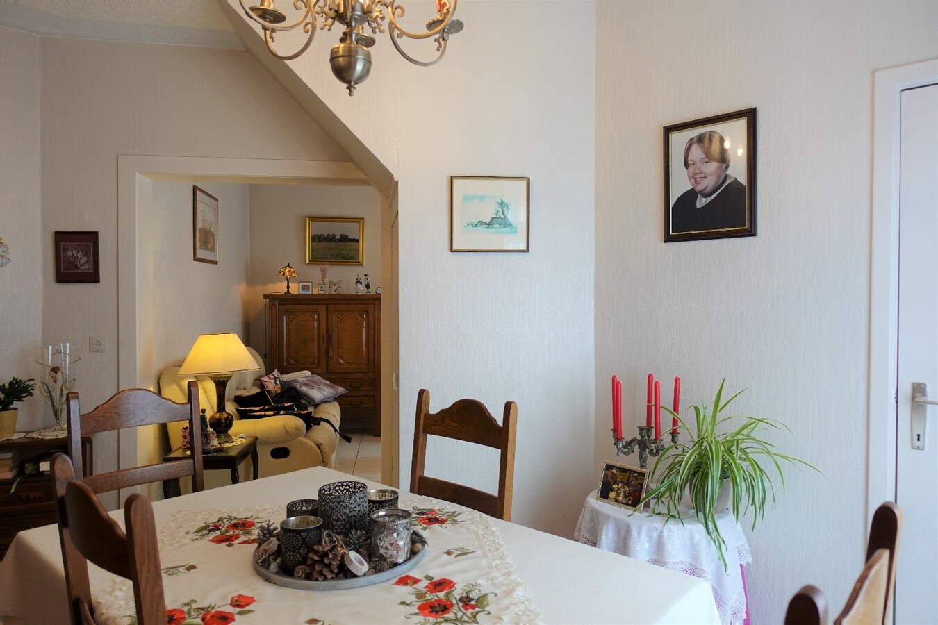 Te renoveren hoekwoning in hartje Gistel 