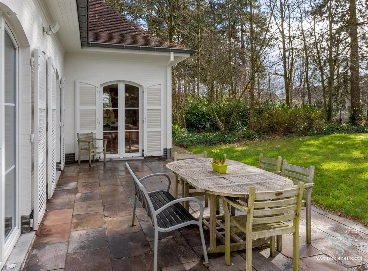 Stijlvolle villa in prachtige, groene omgeving.    Exclusief. 