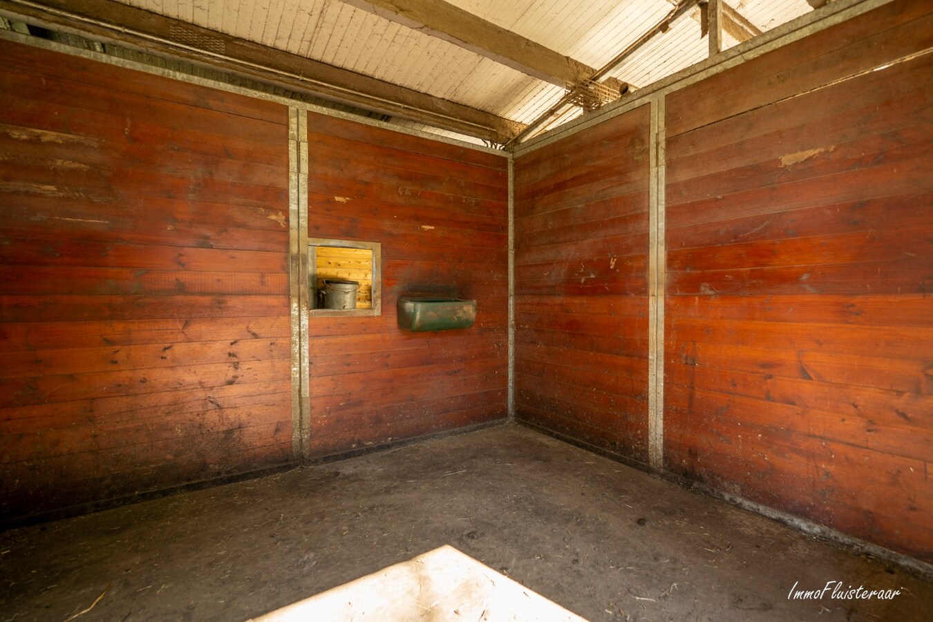 BEZOEKDAG OP 23 MEI VAN 10U TOT 14U. Landelijk gelegen woning met stallen en handig bijgebouw op ca. 7.025 m² (Optie aankoop extra aanpalend weiland van 5.735 m2) 