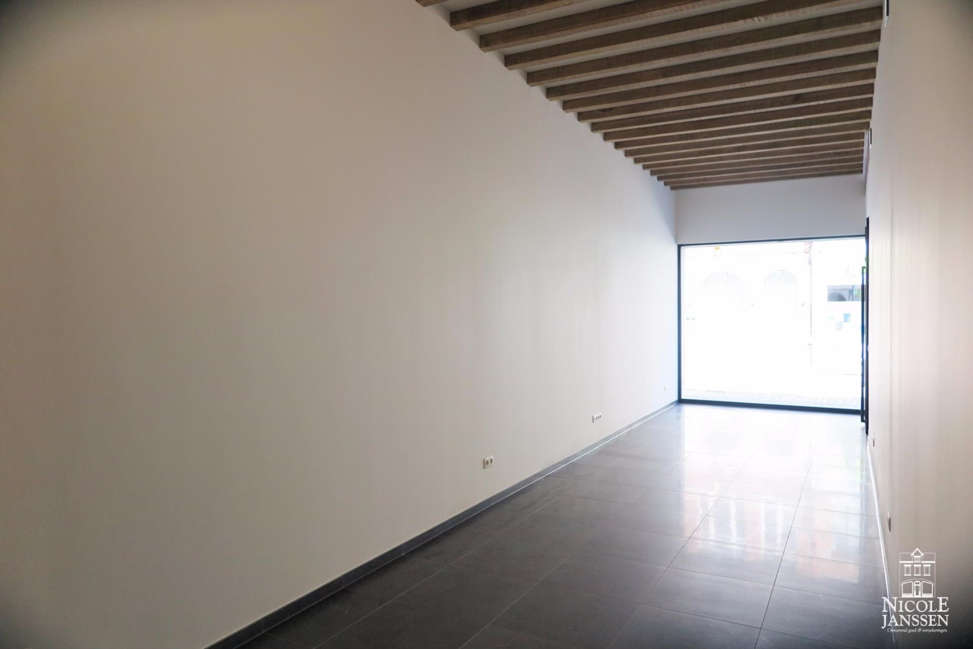 Ruime open handelsruimte