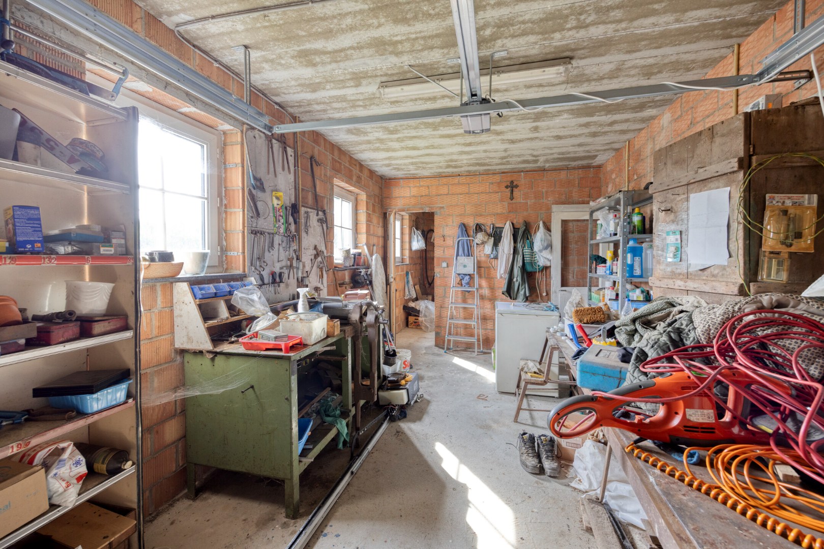 Garage 2 met elektrische poort
