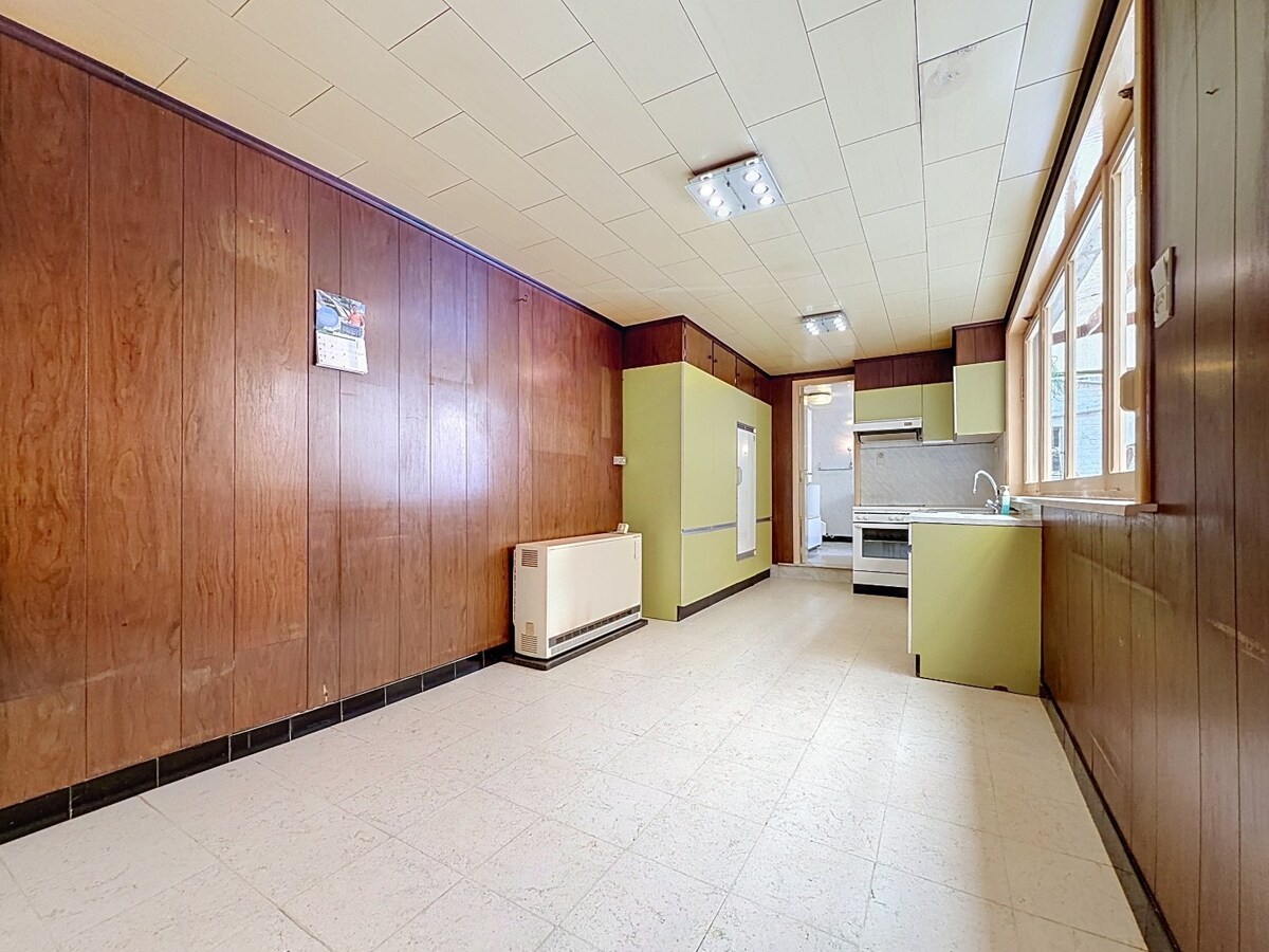 Ruime, te renoveren woning met veel potentieel te Erwetegem 