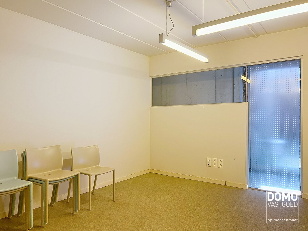 MODERNE PRAKTIJKRUIMTE/KANTOORRUIMTE TE HUUR IN KERMT 