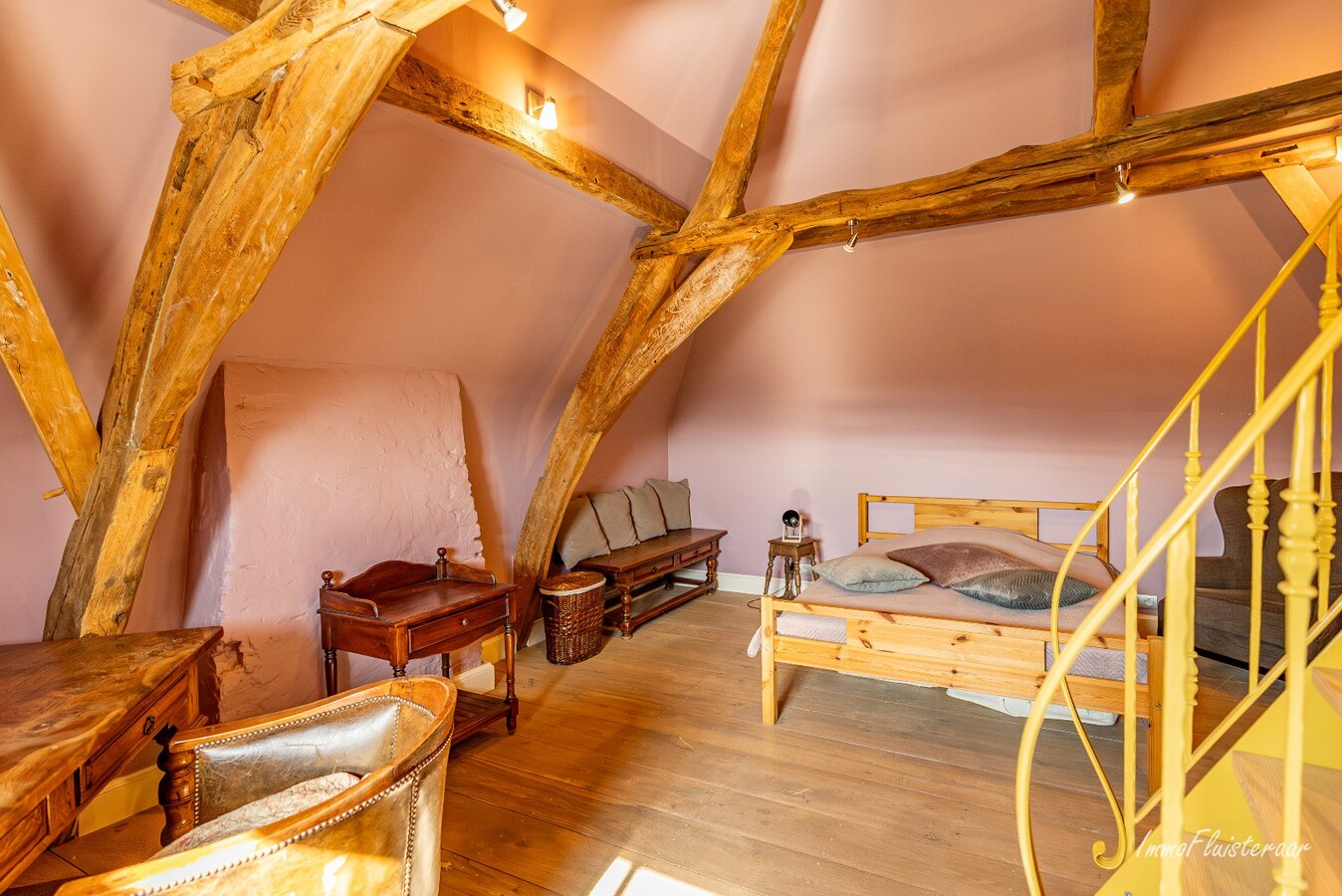 Uitzonderlijke woning met paardenaccommodatie, binnen- en buitenpiste op ca. 9,4 ha te Haacht 