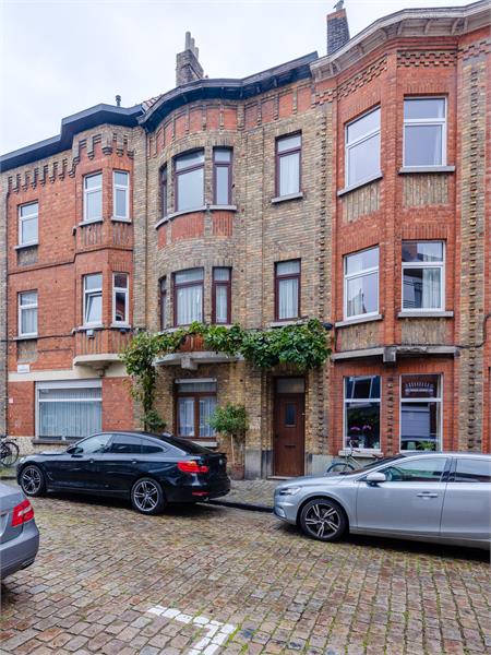 Ruime rijwoning met prachtige voorgevel 