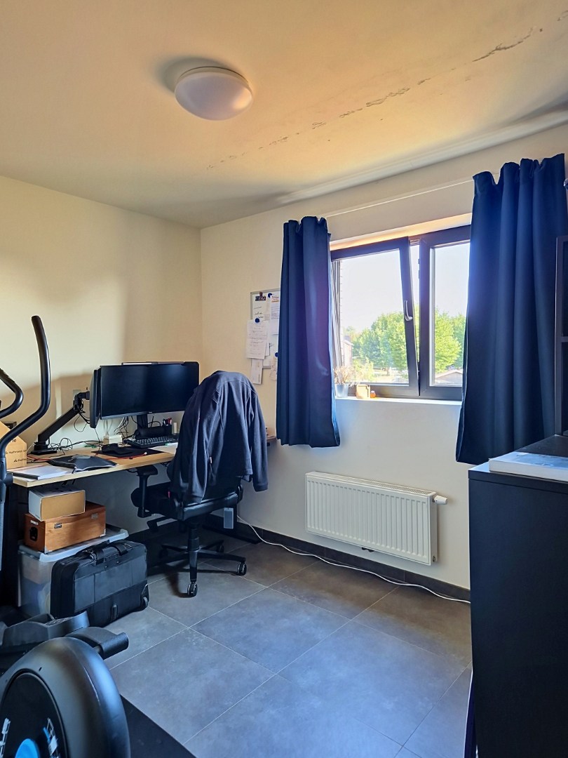 Modern appartement met 2 slaapkamer, terras en garage in Ursel 