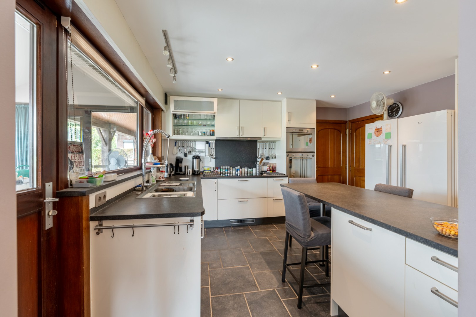 Ruime gezinswoning met 5 slaapkamers en 319 m² bew. opp. te Westerlo! 