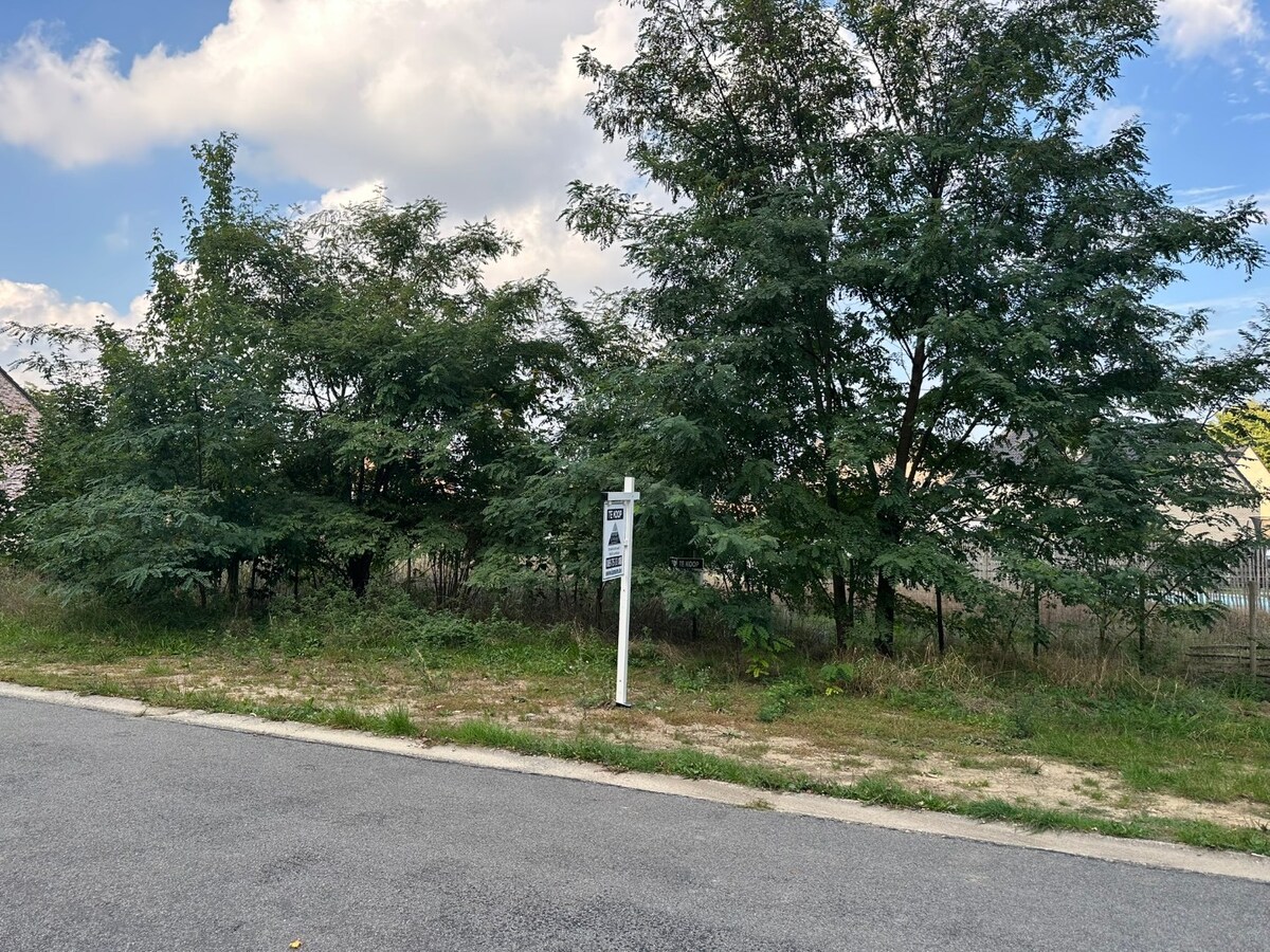 Lanklaar : Residentieel gelegen bouwperceel voor open bebouwing- nabij oude Kanaalarm 