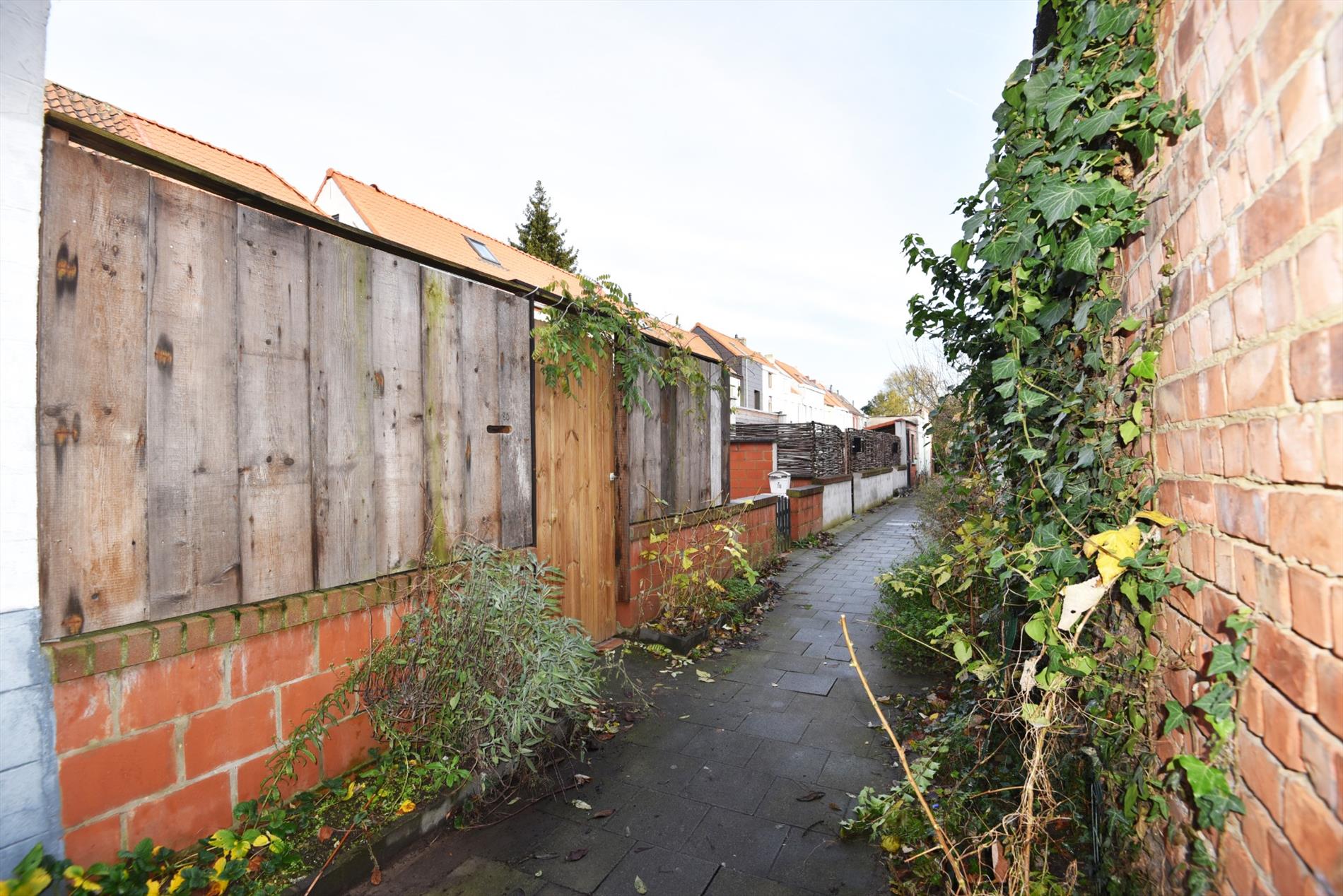 Rijwoning met 2 slpks &amp; terras op 10 min. fietsen van Gent-centrum, op wandelafstand van Mariakerke-centrum 