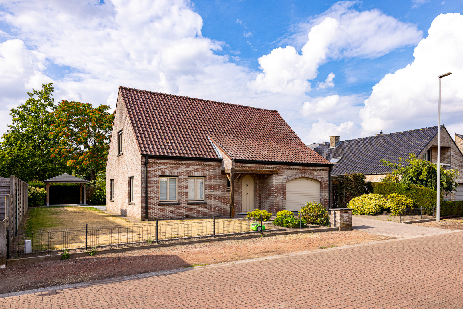 Ruime (4 slpks) instapklare woning met tuin rustig gelegen te Waarschoot 