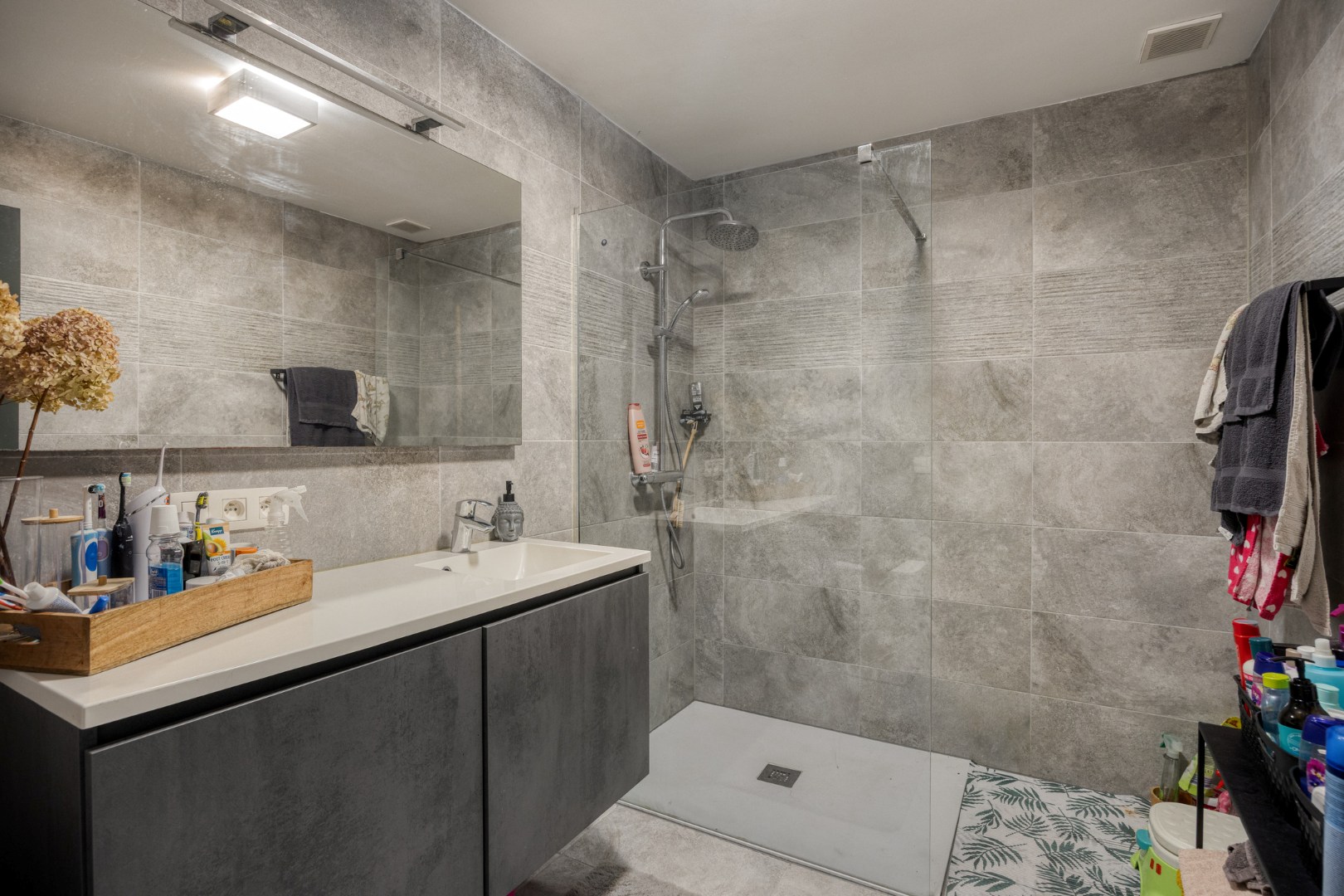 Recent en energiezuinig gelijkvloers appartement met 2 slpk. in Geel 