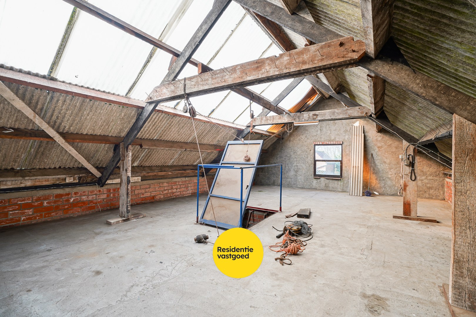 Te renoveren half-open bebouwing in Zerkegem 