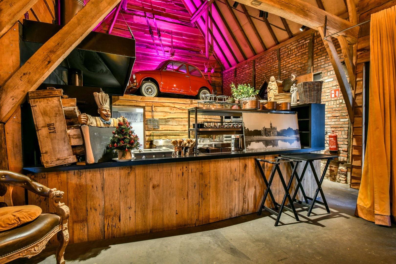 Exclusief domein met restaurant/feestzaal en luxueuze woning op 5 Ha te Torhout 