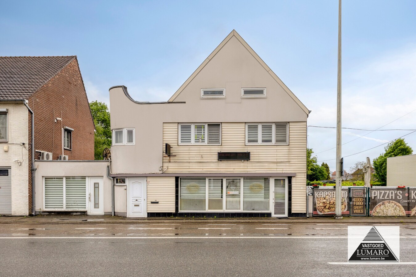 2  woongelegenheden met handelsruimte , grote tuin, 1448 m² 