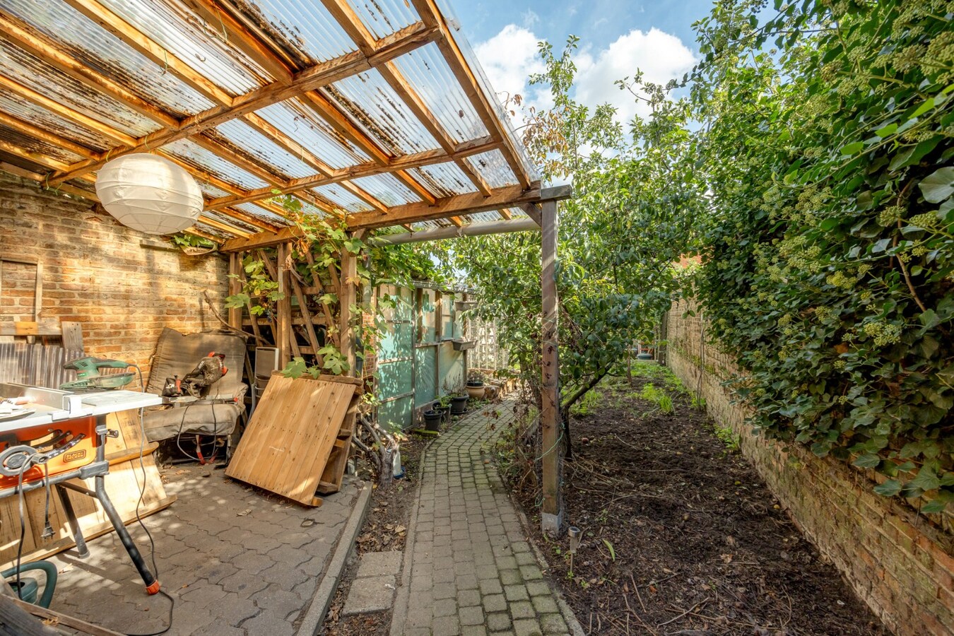 Charmante woning met tuin en garage te Hemiksem! 