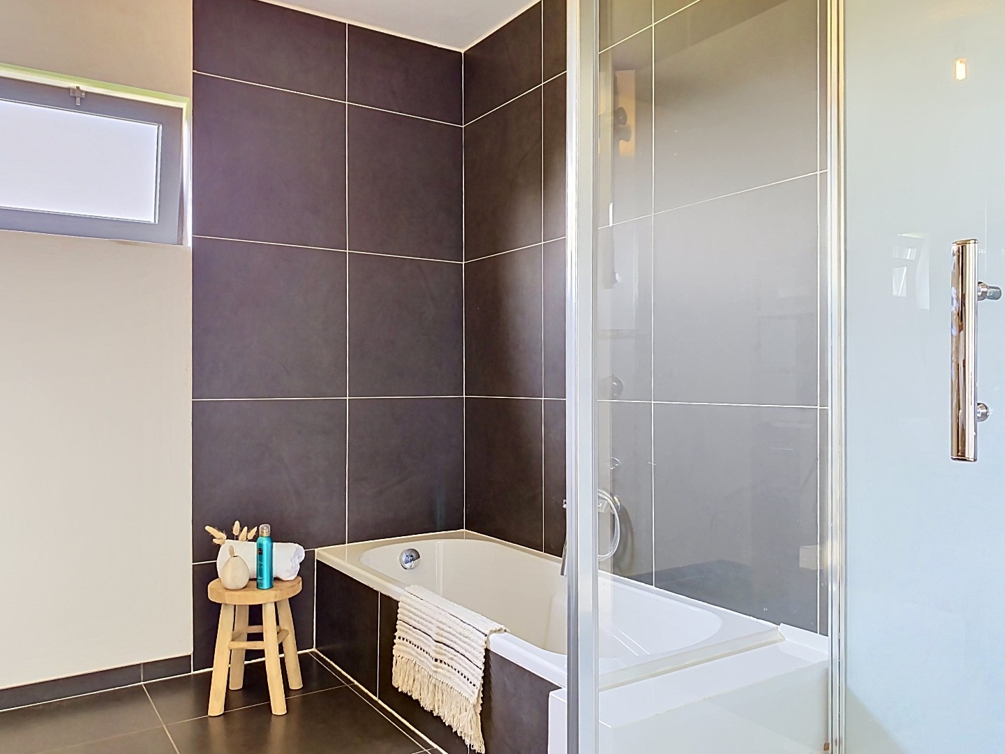 Instapklare gezinswoning met open zicht en mooie tuin, perceel 539 m², Torhout 