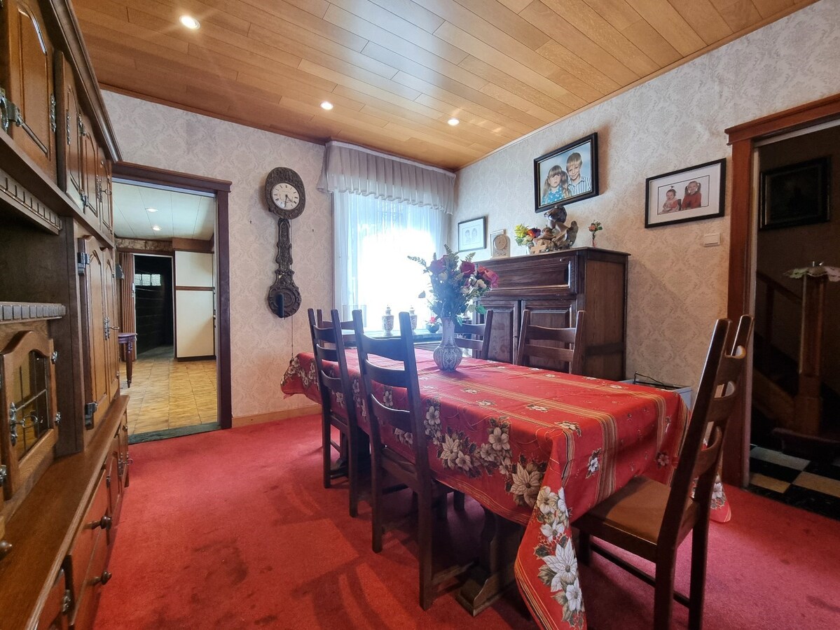 Te moderniseren woning op centrale ligging te Heist 