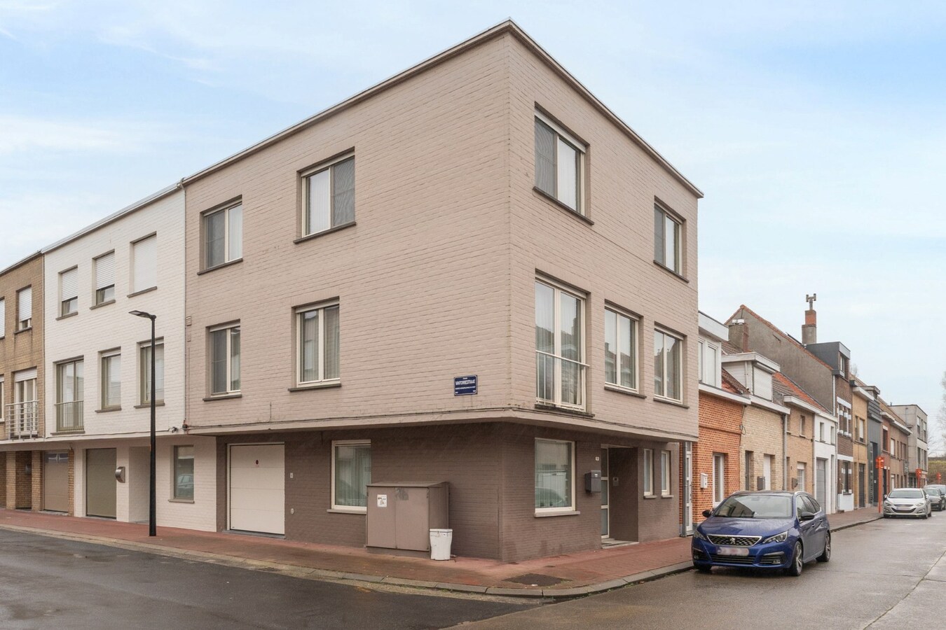 Instapklare, lichtrijke bel-etage woning met ruime garage en terras op centrale ligging 