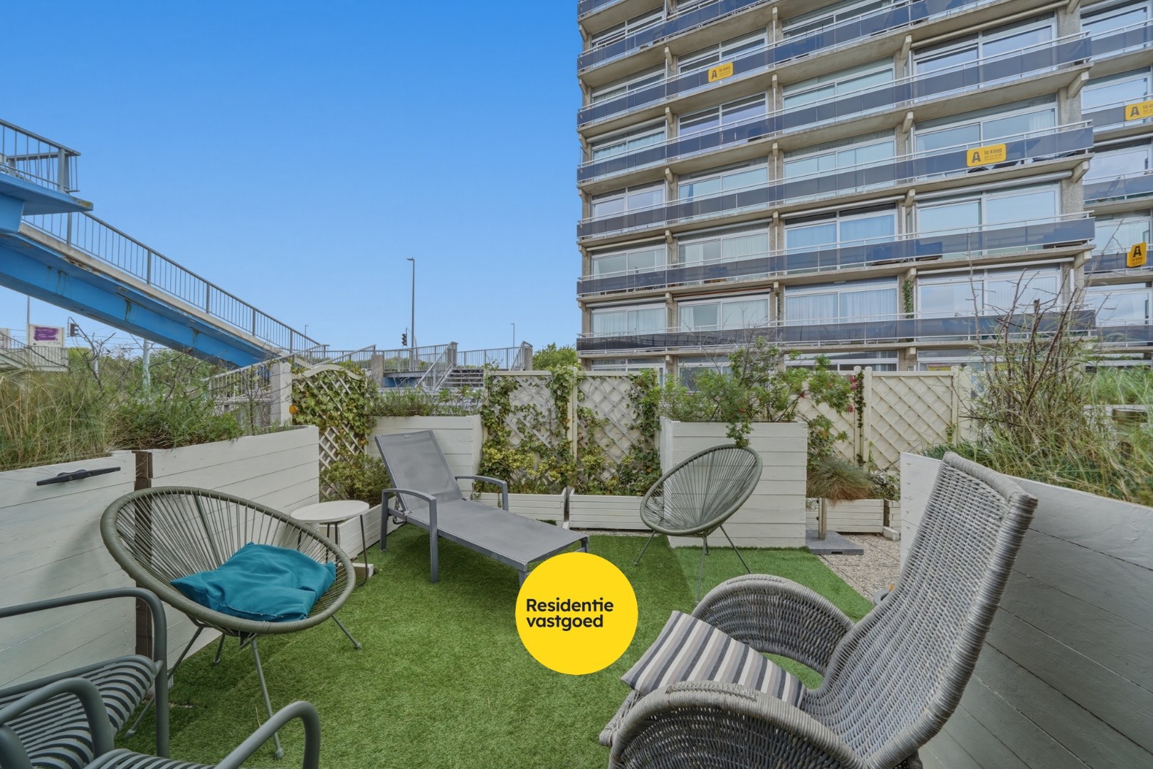 Instapklaar appartement met groot terras in Bredene - vlak bij de zee 