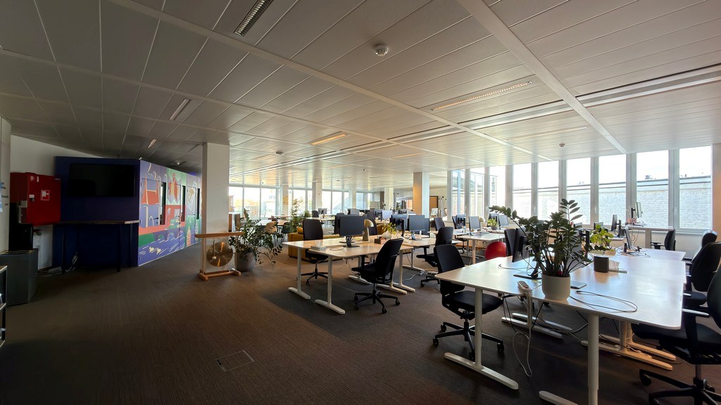 Gerenoveerde kantoren in geklasseerde herenwoning te huur aan station van Mechelen