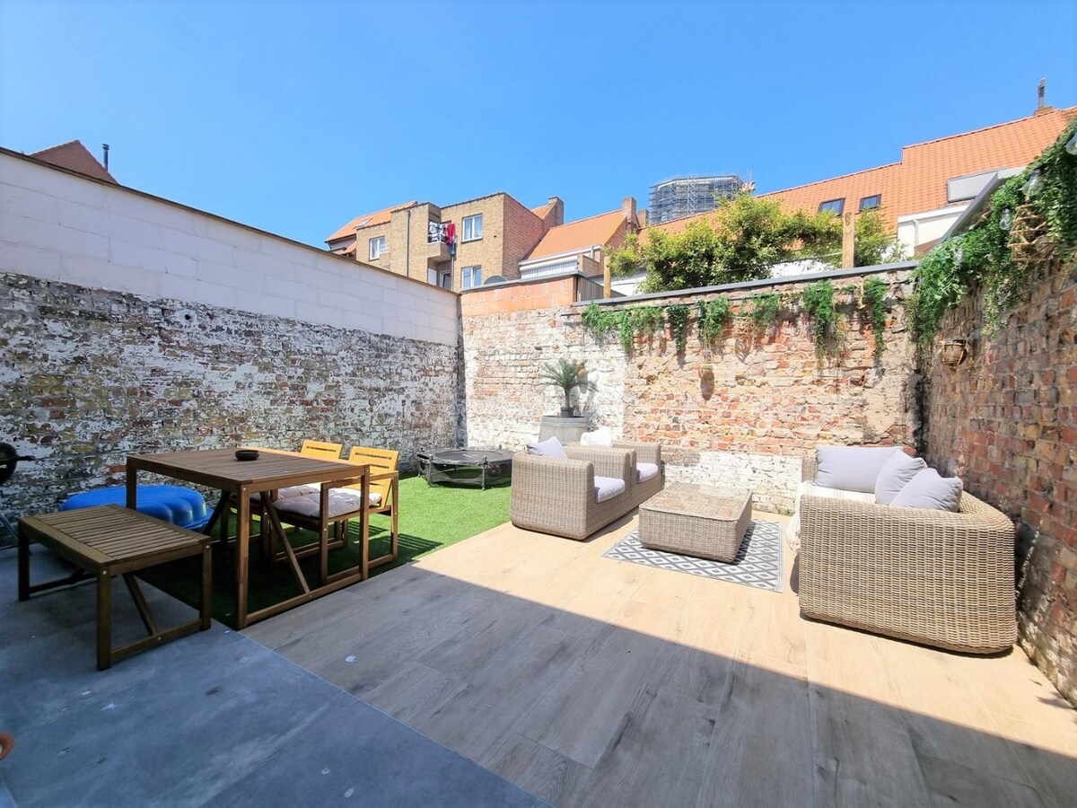 Knap gerenoveerde gezinswoning vlakbij het strand te Heist 