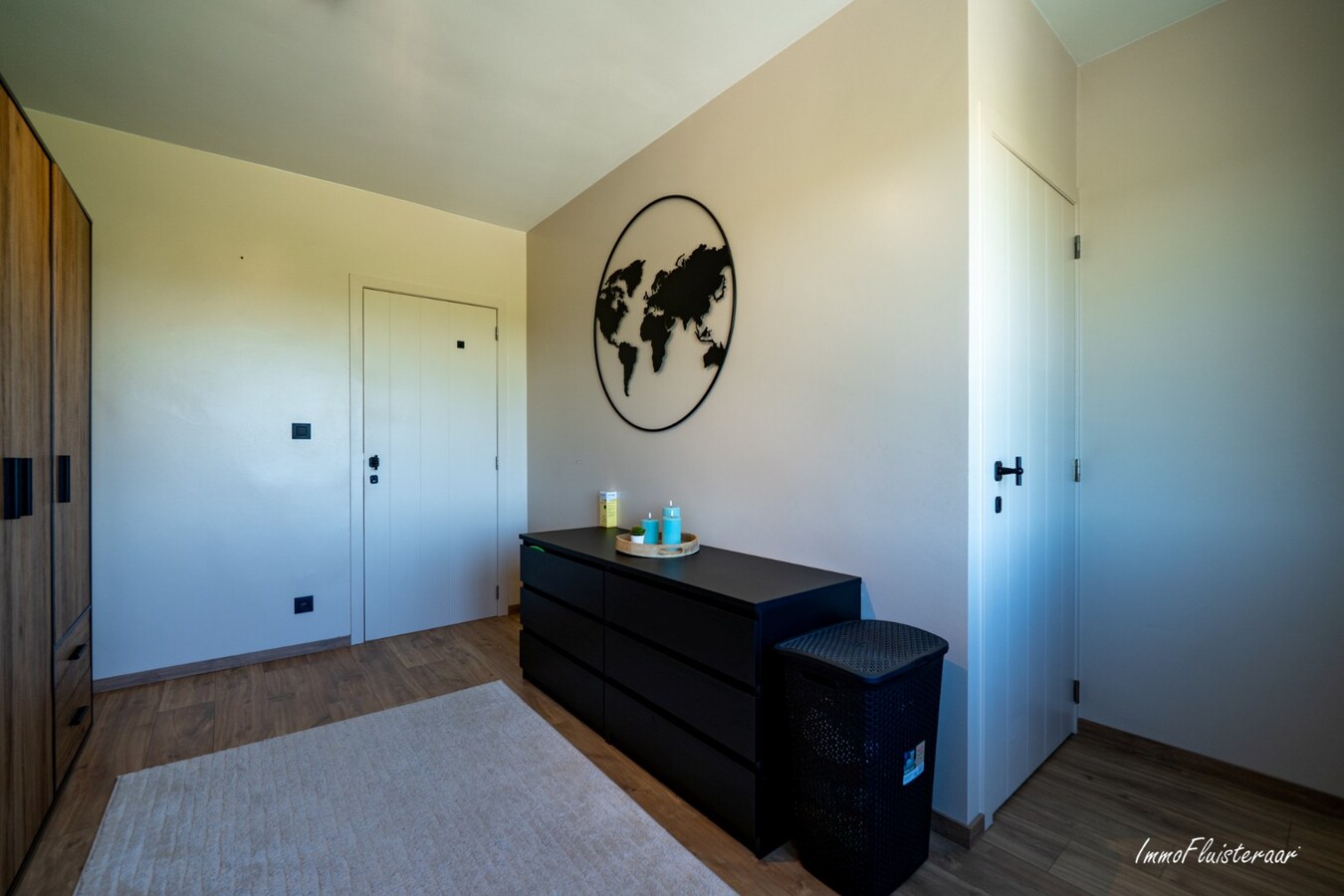 Recent gerenoveerde woning met paardenstallen en buitenpiste op ca. 12.370 m2  te Geel 