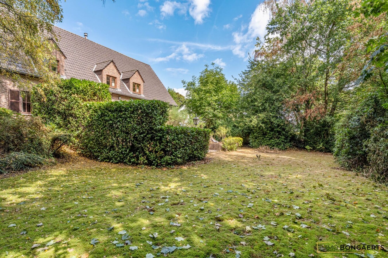 Prachtige villa met praktijkruimte en royale tuin in Houthalen-Oost 