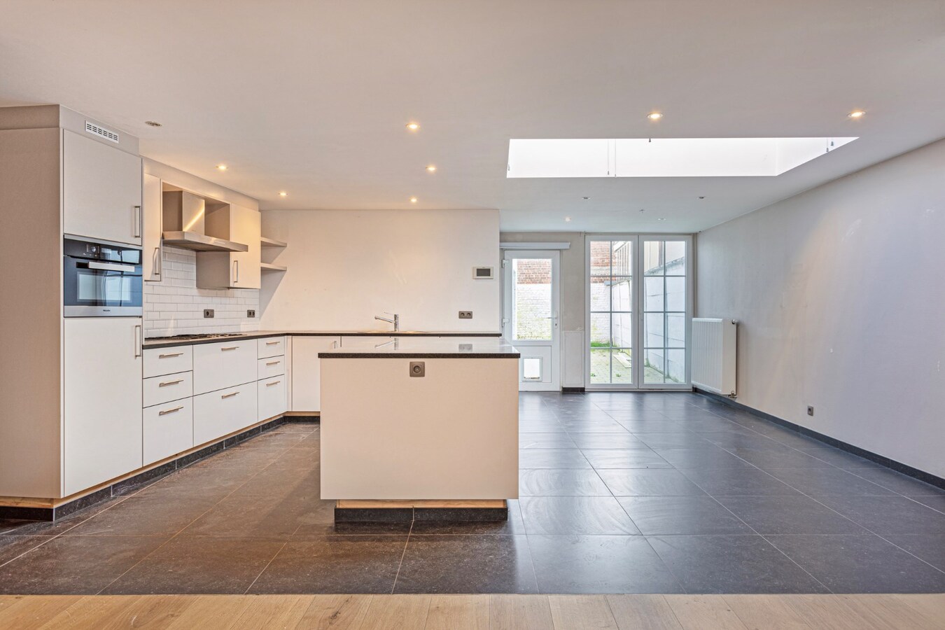 Instapklare ruime woning met 4 slaapkamers 