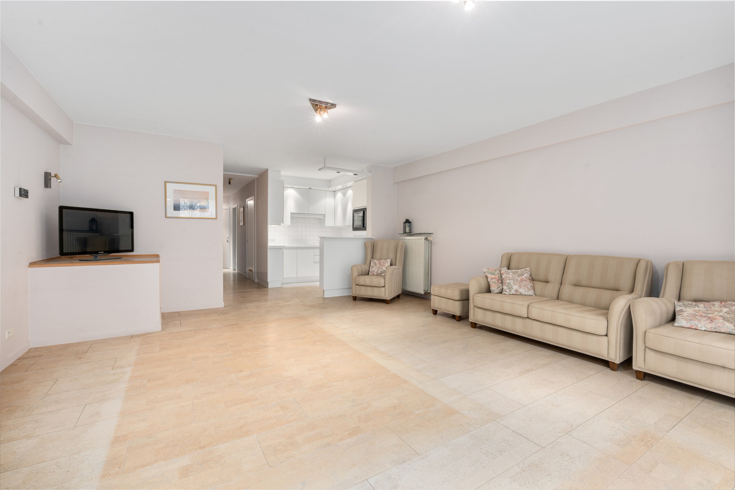 Appartement de 2 pièces bien situé au centre, du côté ensoleillé de la Lippenslaan, à distance de marche de la place Van Bunnen. 