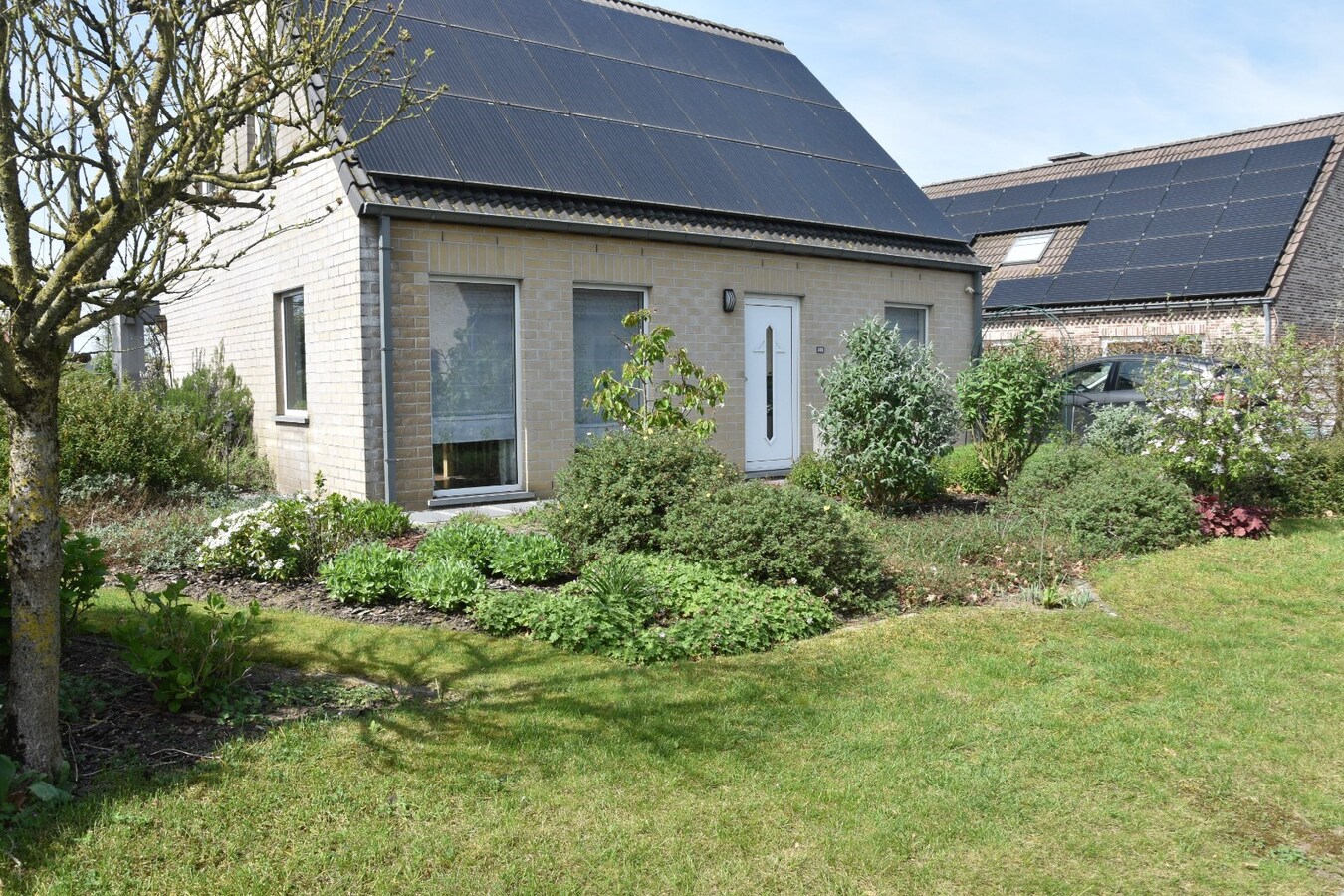 Eigentijdse, verrassend ruime Open Bebouwing 